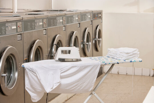 Wash and Fold Laundry vs. Laundromats